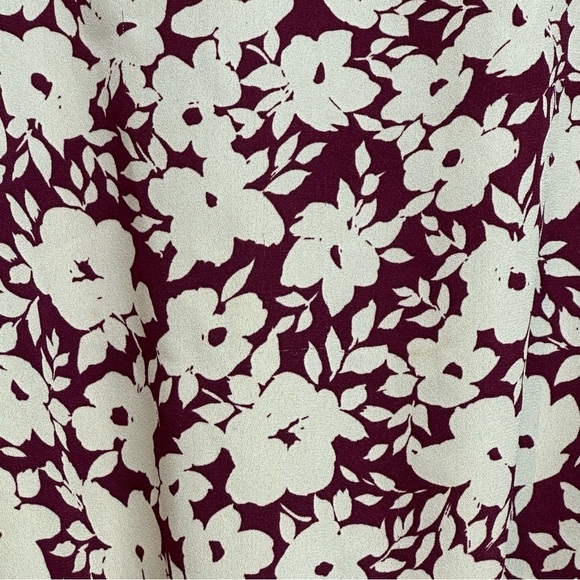 By & By Women's Size Large Burgundy White Floral Blouse Top Short Sleeve - Picture 6 of 12